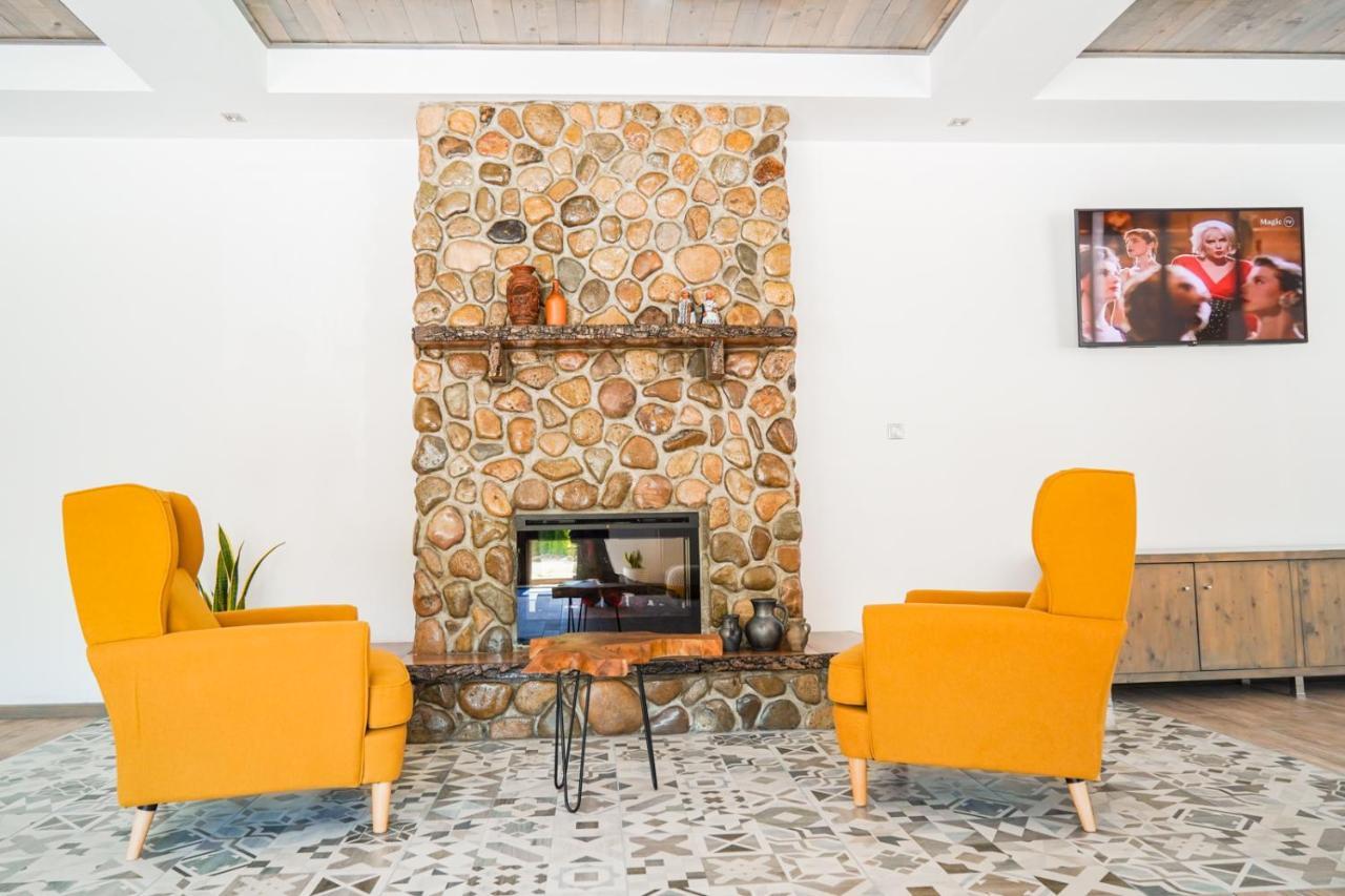 Montana 219 Hotel Valea Draganului Bagian luar foto